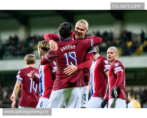 哈兰德分享全队庆祝合影感慨艰难时刻坚持不懈的奋斗精神